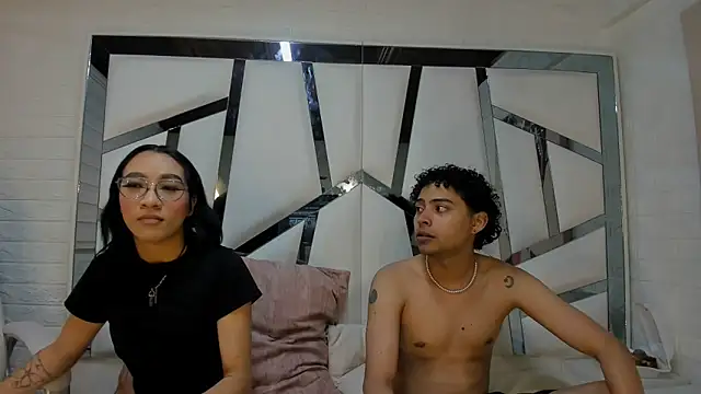 Snapshot of KiaraandEnzzo_ chatting on September 13, 2025, 3:17 am KiaraandEnzzo online show from September 13, 2025, 3:17 am