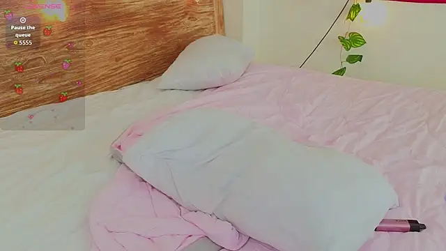 venomeowww   online show from April 11, 2026, 7:45 am