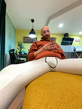 smint06 online show from October 30, 2025, 4:19 pm