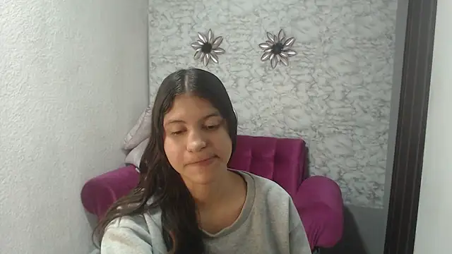 Snapshot of Evagirl69 chatting on October 11, 2025, 12:32 am Evagirl69 online show from October 11, 2025, 12:32 am