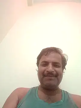 Snapshot of vardh033 chatting on September 17, 2025, 8:05 am vardh033 online show from September 17, 2025, 8:05 am