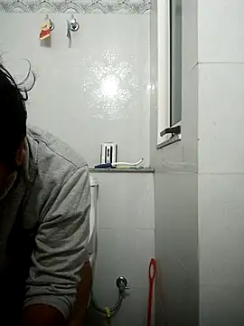 vardh033 online show from March 25, 2026, 2:39 am