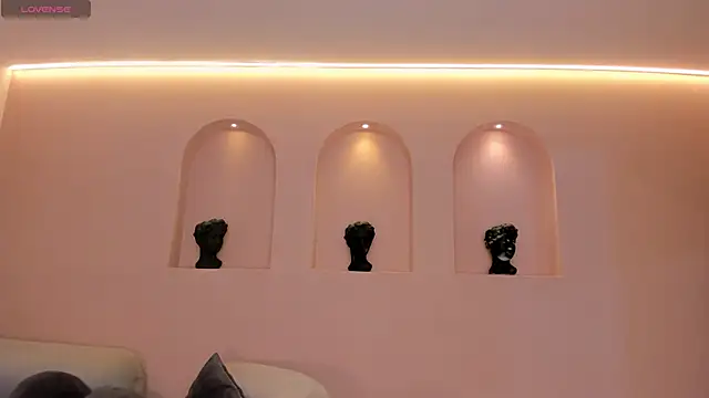 Snapshot of LeahNovac chatting on October 25, 2025, 11:29 am LeahNovac online show from October 25, 2025, 11:29 am