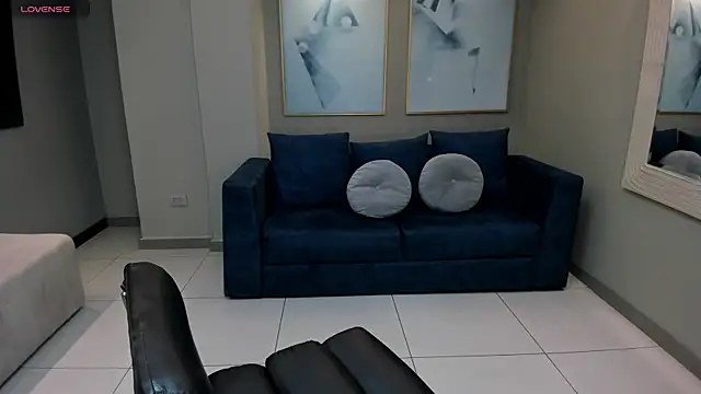 Snapshot of LeahNovac chatting on November 4, 2025, 11:20 am LeahNovac online show from November 4, 2025, 11:20 am