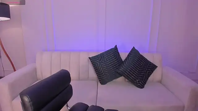 Snapshot of LeahNovac chatting on November 27, 2025, 11:23 am LeahNovac online show from November 27, 2025, 11:23 am