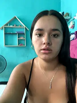 Snapshot of Luciaparker03 chatting on October 4, 2025, 2:48 pm Luciaparker03 online show from October 4, 2025, 2:48 pm