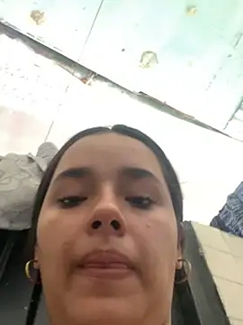 Snapshot of Luciaparker03 chatting on October 21, 2025, 9:37 pm Luciaparker03 online show from October 21, 2025, 9:37 pm