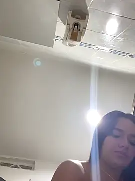 Snapshot of Luciaparker03 chatting on November 20, 2025, 2:50 pm Luciaparker03 online show from November 20, 2025, 2:50 pm