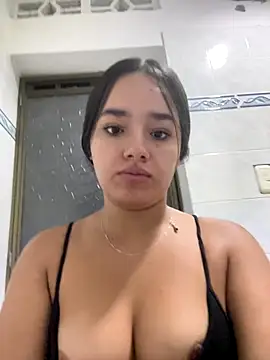 Snapshot of Luciaparker03 chatting on November 22, 2025, 3:55 pm Luciaparker03 online show from November 22, 2025, 3:55 pm