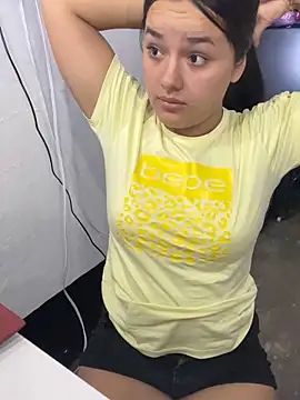 Snapshot of Luciaparker03 chatting on February 9, 2026, 11:09 pm Luciaparker03 online show from February 9, 2026, 11:09 pm