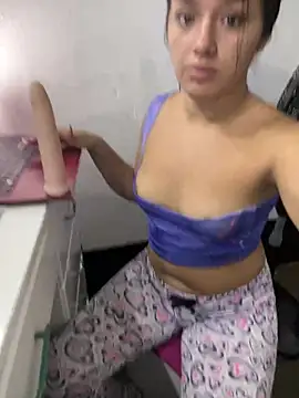 Snapshot of Luciaparker03 chatting on February 23, 2026, 2:47 pm Luciaparker03 online show from February 23, 2026, 2:47 pm