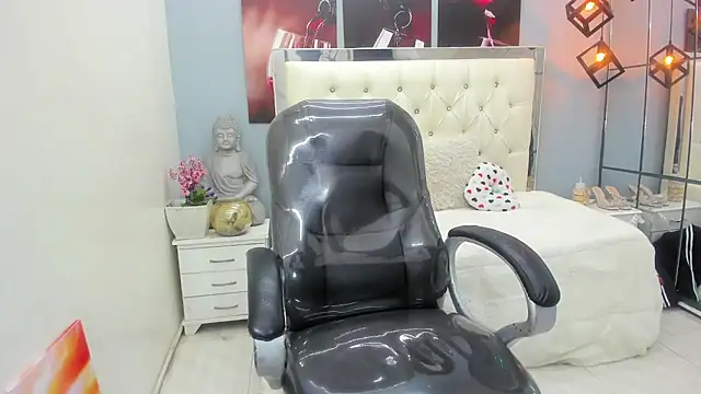 Eilish hall online show from December 14, 2025, 10:47 pm