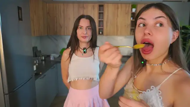 Snapshot of Anny_Molly chatting on September 24, 2025, 8:17 am Anny Molly online show from September 24, 2025, 8:17 am