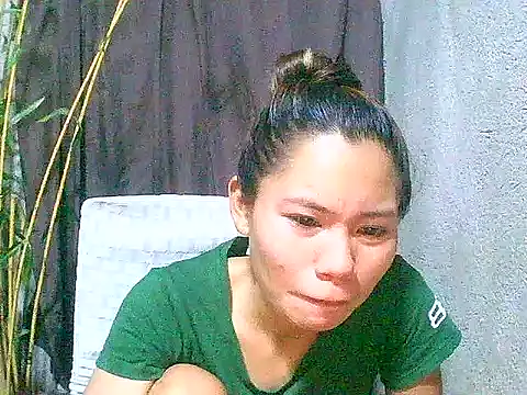 Sweeetgurll online show from May 4, 2026, 12:01 pm