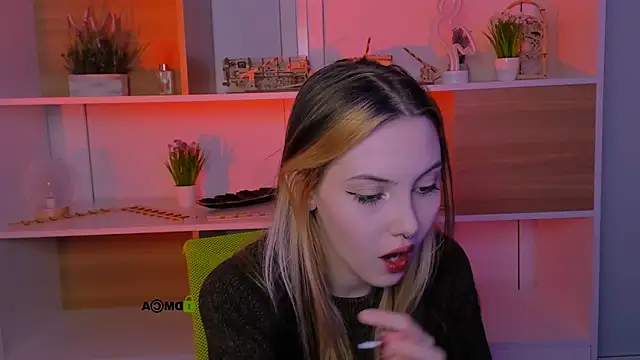 luna tin online show from October 14, 2025, 7:14 pm