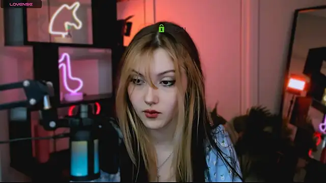 luna tin online show from November 25, 2025, 12:27 pm