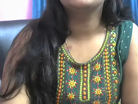 Queenxxx98 online show from October 19, 2025, 9:26 pm