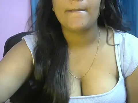 Queenxxx98 online show from November 9, 2025, 7:23 pm