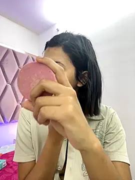 Snapshot of MaskedGirl_ chatting on October 4, 2025, 11:41 am MaskedGirl online show from October 4, 2025, 11:41 am