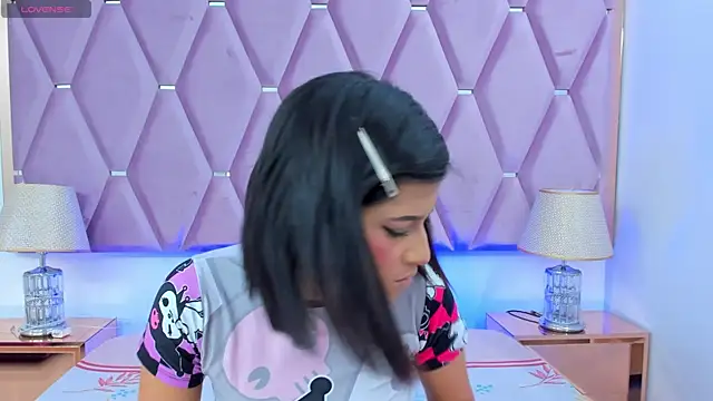 Snapshot of MaskedGirl_ chatting on November 15, 2025, 10:23 am MaskedGirl online show from November 15, 2025, 10:23 am