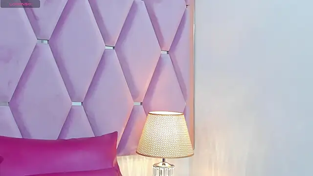 Snapshot of MaskedGirl_ chatting on November 27, 2025, 12:07 pm MaskedGirl online show from November 27, 2025, 12:07 pm