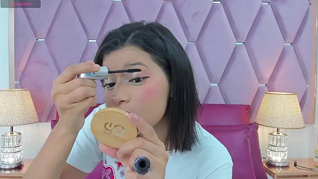 Snapshot of MaskedGirl_ chatting on November 28, 2025, 12:08 pm MaskedGirl online show from November 28, 2025, 12:08 pm