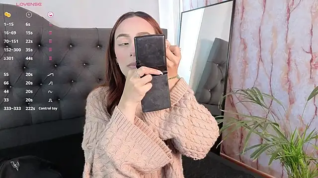 nikolevoshkie  online show from November 28, 2025, 8:11 pm