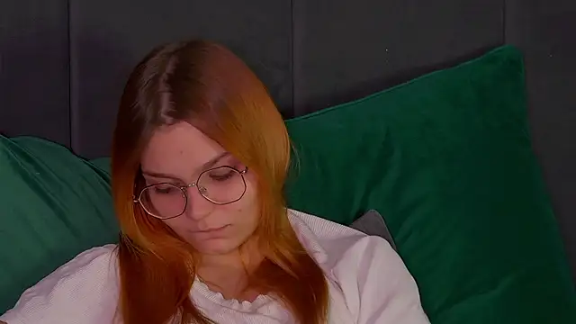 Snapshot of BellaMarebelle chatting on October 18, 2025, 4:37 am BellaMarebelle online show from October 18, 2025, 4:37 am