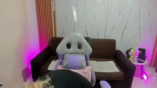 Juanitarubia online show from December 5, 2025, 7:21 pm