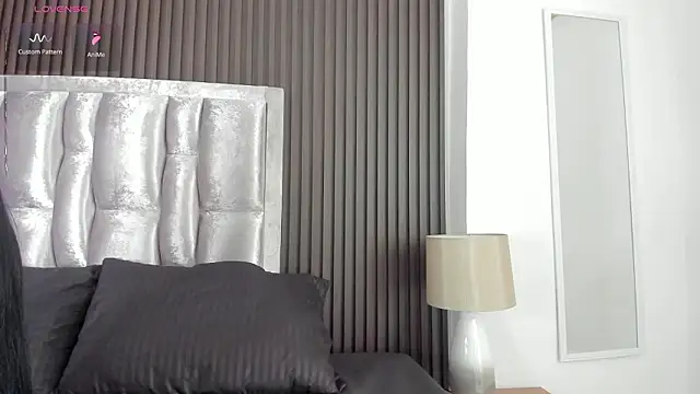 Snapshot of Zahra_milks chatting on March 8, 2026, 1:15 pm Zahra milks online show from March 8, 2026, 1:15 pm