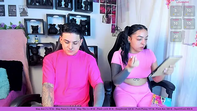 Snapshot of Sarahandzack chatting on November 10, 2025, 5:45 pm Sarahandzack online show from November 10, 2025, 5:45 pm