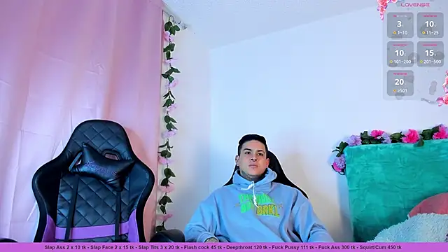 Snapshot of Sarahandzack chatting on December 17, 2025, 7:09 pm Sarahandzack online show from December 17, 2025, 7:09 pm