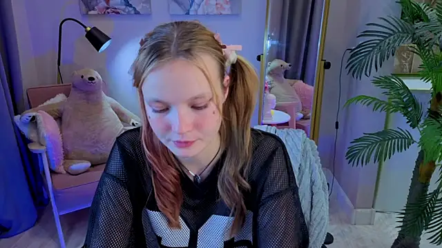 Snapshot of Ginger_Emma chatting on September 18, 2025, 8:44 pm Ginger Emma online show from September 18, 2025, 8:44 pm