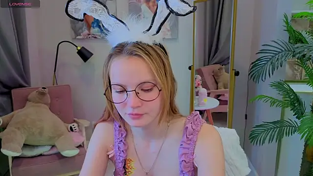 Snapshot of Ginger_Emma chatting on September 20, 2025, 5:41 am Ginger Emma online show from September 20, 2025, 5:41 am