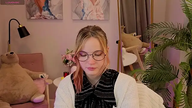 Snapshot of Ginger_Emma chatting on September 30, 2025, 8:25 pm Ginger Emma online show from September 30, 2025, 8:25 pm