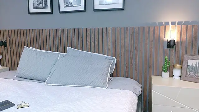 Snapshot of luna_roja25 chatting on October 14, 2025, 1:01 pm luna roja25 online show from October 14, 2025, 1:01 pm