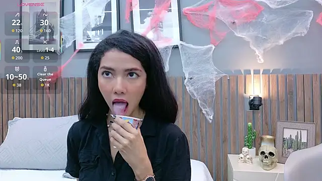 Snapshot of luna_roja25 chatting on October 16, 2025, 1:45 pm luna roja25 online show from October 16, 2025, 1:45 pm