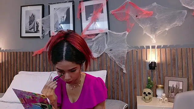 Snapshot of luna_roja25 chatting on October 17, 2025, 1:03 pm luna roja25 online show from October 17, 2025, 1:03 pm