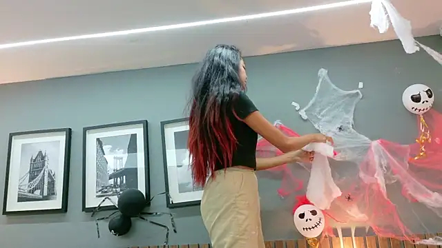 Snapshot of luna_roja25 chatting on November 6, 2025, 1:23 pm luna roja25 online show from November 6, 2025, 1:23 pm