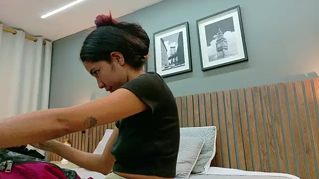 Snapshot of luna_roja25 chatting on November 20, 2025, 1:44 pm luna roja25 online show from November 20, 2025, 1:44 pm