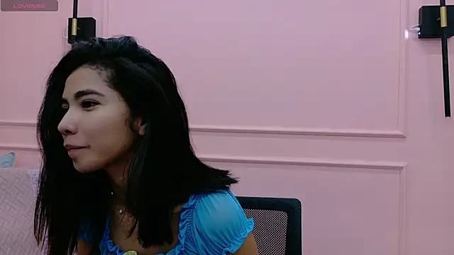 Snapshot of luna_roja25 chatting on December 19, 2025, 2:57 pm luna roja25 online show from December 19, 2025, 2:57 pm