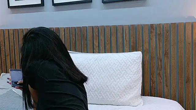 Snapshot of luna_roja25 chatting on February 2, 2026, 1:32 pm luna roja25 online show from February 2, 2026, 1:32 pm