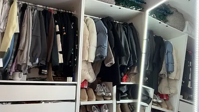 Snapshot of KayleeBella chatting on December 19, 2025, 2:35 pm KayleeBella online show from December 19, 2025, 2:35 pm