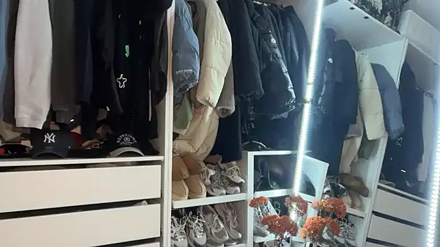 Snapshot of KayleeBella chatting on February 15, 2026, 10:28 pm KayleeBella online show from February 15, 2026, 10:28 pm