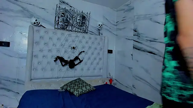 Ari and Storm online show from November 7, 2025, 6:52 pm