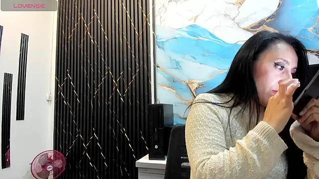 Snapshot of Scarlett_14_ chatting on February 4, 2026, 2:39 am Scarlett 14 online show from February 4, 2026, 2:39 am