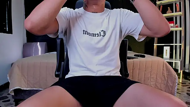 Snapshot of LiamDeep chatting on July 14, 2026, 8:14 pm LiamDeep online show from July 14, 2026, 8:14 pm