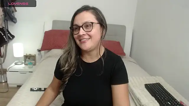 Snapshot of sophie_lopez1 chatting on February 27, 2025, 3:36 am sophie lopez1 online show from February 27, 2025, 3:36 am