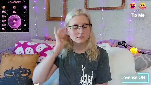 Snapshot of samanthamalichite chatting on September 27, 2025, 7:19 pm samanthamalichite online show from September 27, 2025, 7:19 pm