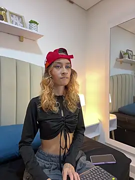 SunshineLizzy online show from November 4, 2025, 12:26 pm